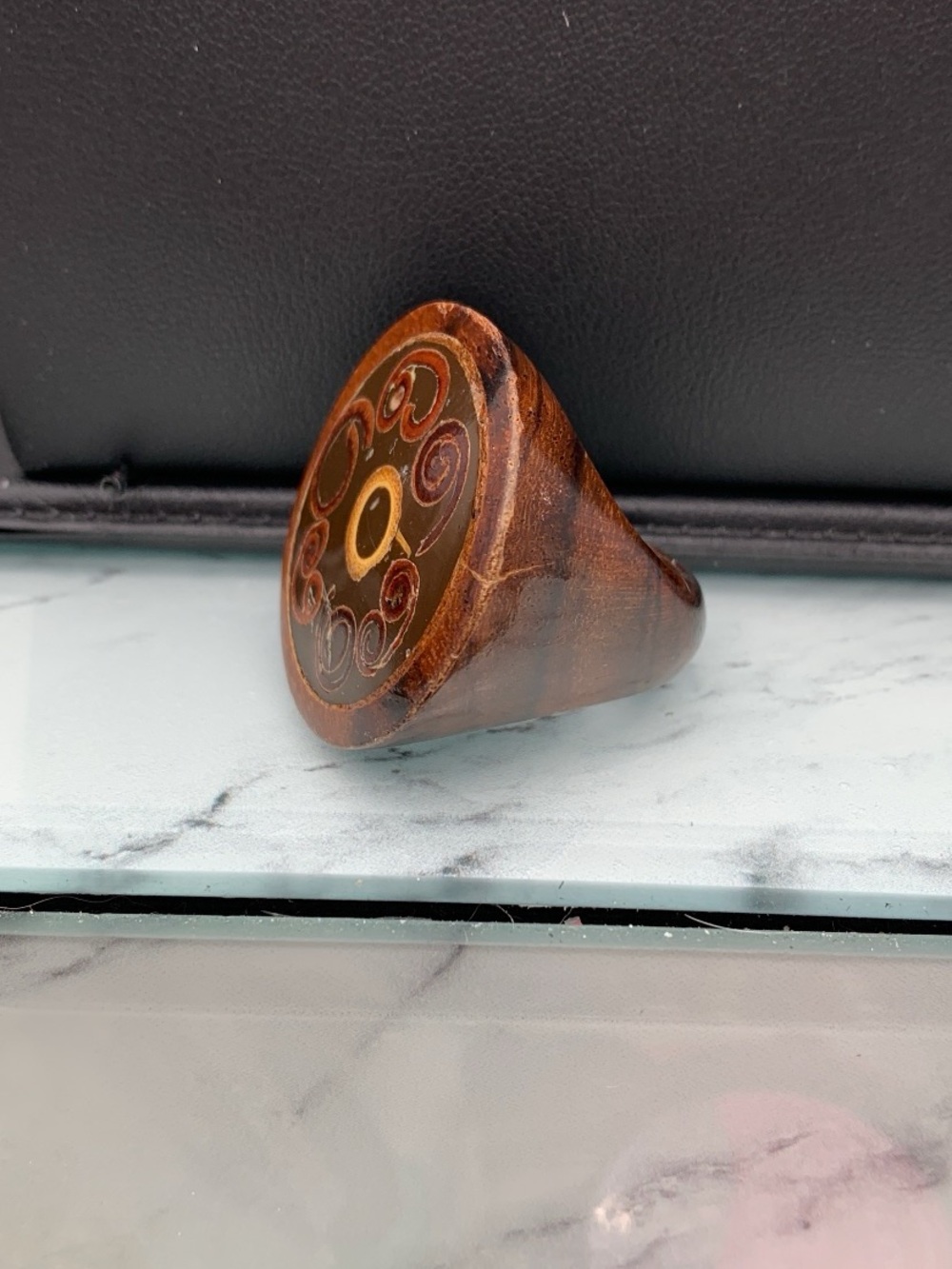 Vintage hand carved Decorative Brown Wooden Ring with Swirl Inlay Sz 7.25 READ